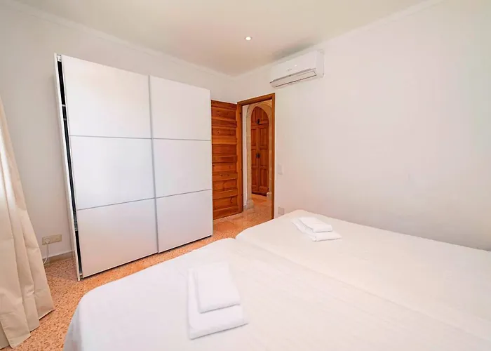 Mir Ruth By Sealand Villa